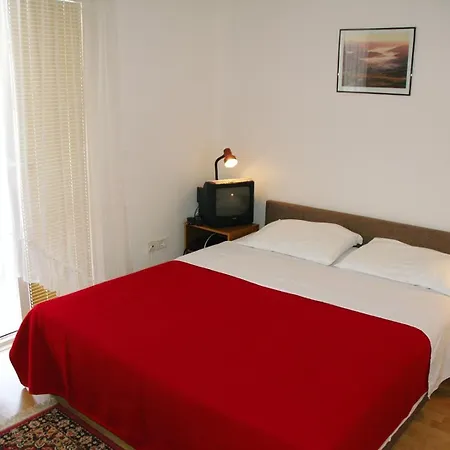 House Mai With Pool Pensjonat 3*