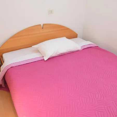 House Mai With Pool Affittacamere 3*