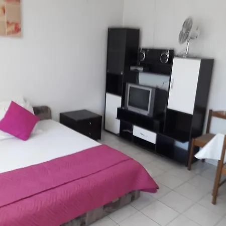 House Mai With Pool Affittacamere 3*