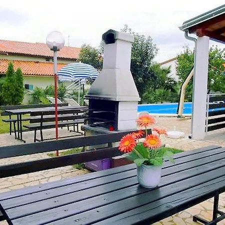 House Mai With Pool Affittacamere