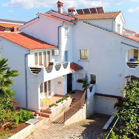 House Mai With Pool Affittacamere Porec