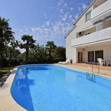 House Mai With Pool Affittacamere Porec